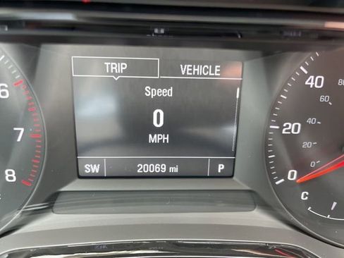 Used 2025 Chevrolet Trax LS w/ LS Convenience Package image 7