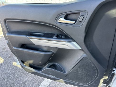 Used 2022 Chevrolet Colorado LT w/ LT Convenience Package image 6