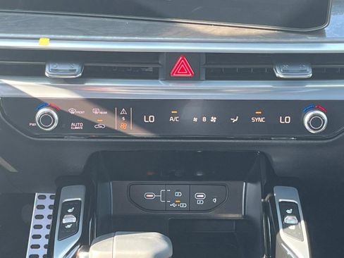 New 2025 Kia Sorento SX image 16