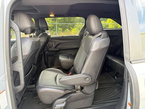 Used 2023 Toyota Sienna XSE AWD/4WD image 21