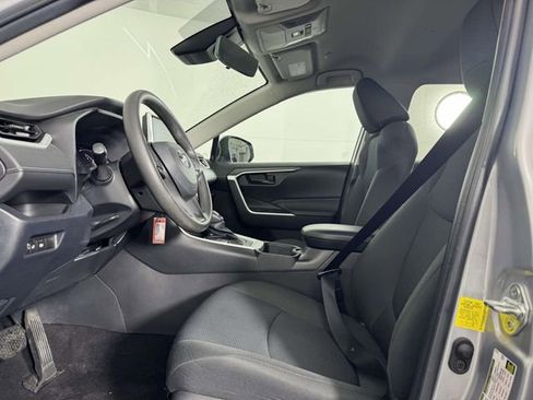 Used 2023 Toyota RAV4 LE AWD/4WD image 4