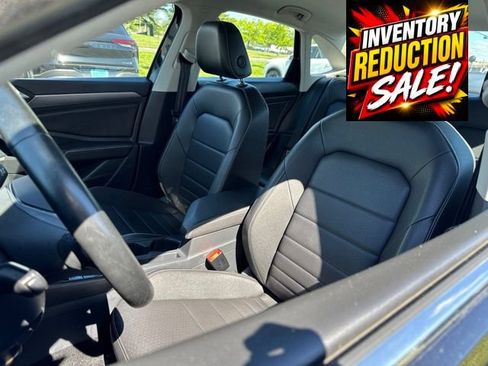 Used 2024 Volkswagen Jetta SE FWD image 17