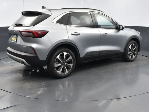 Used 2024 Ford Escape Platinum image 4