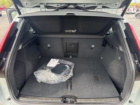 Certified 2024 Volvo XC40 B5 Plus w/ Climate Package AWD/4WD image 49