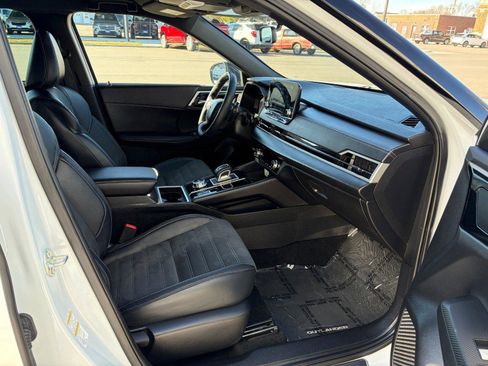 Used 2023 Mitsubishi Outlander SE Black Edition image 24