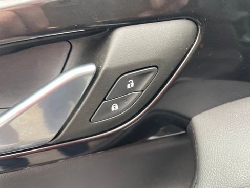 Used 2023 Chevrolet Blazer Premier image 13