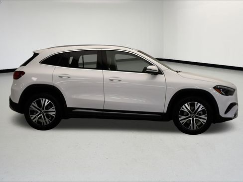 Used 2025 Mercedes-Benz GLA 250 4MATIC image 6