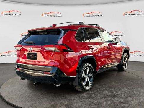 Used 2021 Toyota RAV4 SE w/ Weather & Moonroof Package AWD/4WD image 10