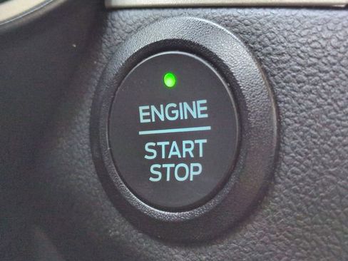 Used 2022 Ford Escape SE image 26