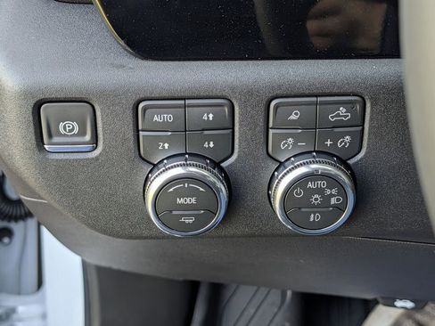 New 2026 GMC Sierra 1500 SLT image 22