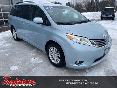Used 2015 Toyota Sienna XLE image 1