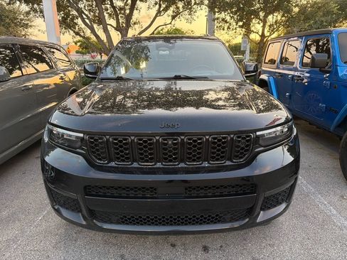 Used 2022 Jeep Grand Cherokee L Summit AWD/4WD image 2