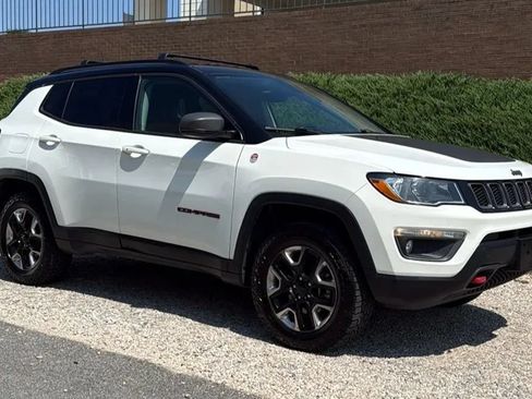 Used 2018 Jeep Compass Trailhawk w/ Cold Weather Group AWD/4WD image 3