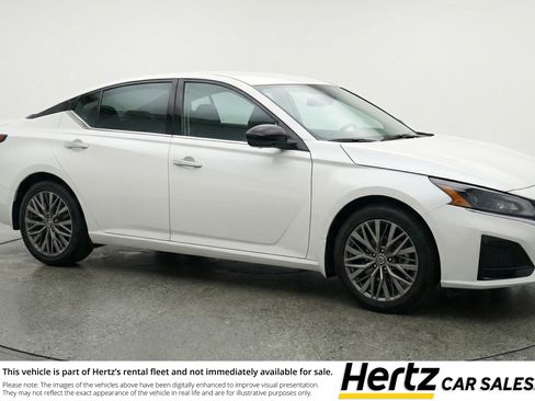 Used 2025 Nissan Altima 2.5 SV FWD image 1
