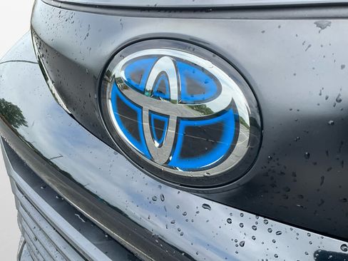 Used 2024 Toyota Sienna XLE Woodland Edition AWD/4WD image 16