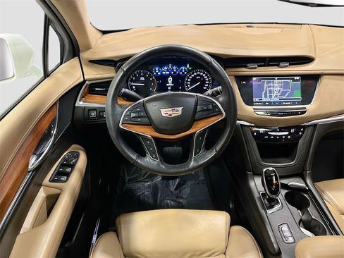 Used 2017 Cadillac XT5 Platinum image 24