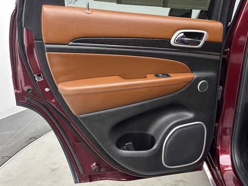 Used 2018 Jeep Grand Cherokee Summit w/ Platinum Series Group image 31