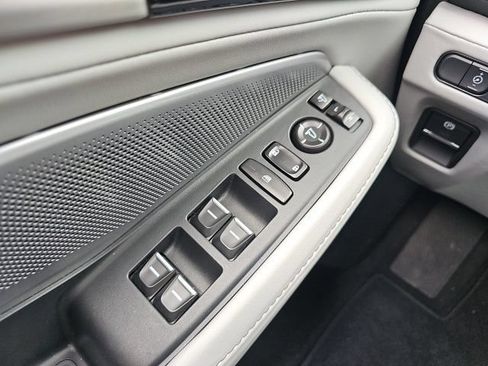 Used 2025 Acura MDX w/ Technology Package FWD image 33