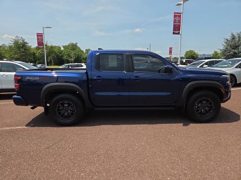 Used 2023 Nissan Frontier PRO-4X AWD/4WD image 2