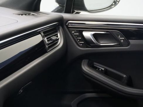 Certified 2026 Porsche Macan AWD/4WD image 22