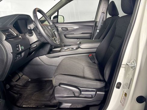 Certified 2025 Honda Ridgeline Sport image 12