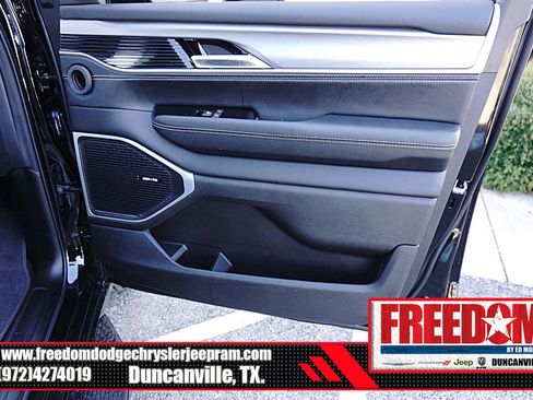 New 2025 Jeep Wagoneer L Series II image 38