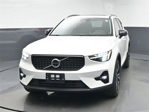 Used 2023 Volvo XC40 B5 Plus w/ Protection Package Premier image 3