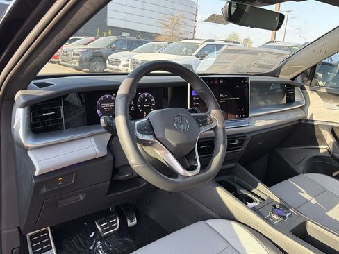 New 2026 Volkswagen Tiguan SE R-Line FWD image 10