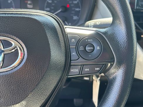 Used 2025 Toyota Corolla LE FWD image 29