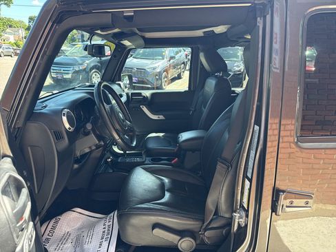 Used 2016 Jeep Wrangler Unlimited Sahara w/ Dual Top Group AWD/4WD image 16