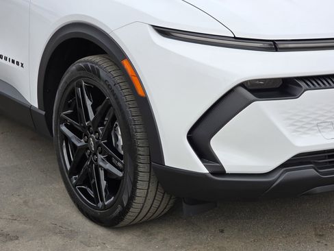 New 2026 Chevrolet Equinox EV LT image 9