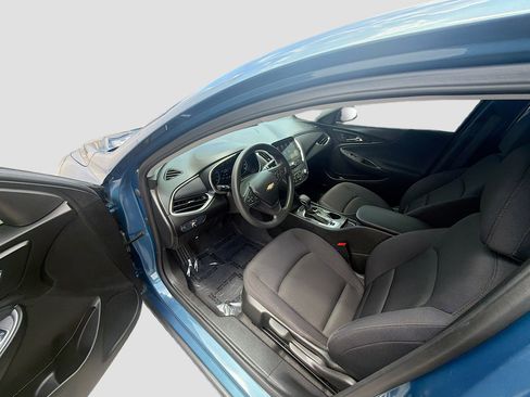 Used 2025 Chevrolet Malibu LS FWD image 9