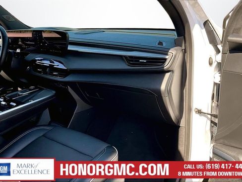 Used 2025 Buick Enclave Preferred image 27