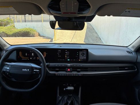 Used 2025 Kia K4 LXS FWD image 32