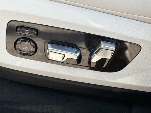 New 2026 BMW X5 xDrive50e w/ Executive Package image 25