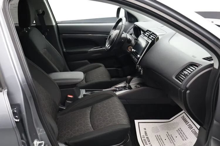 Used 2025 Mitsubishi Outlander Sport LE AWD/4WD image 17