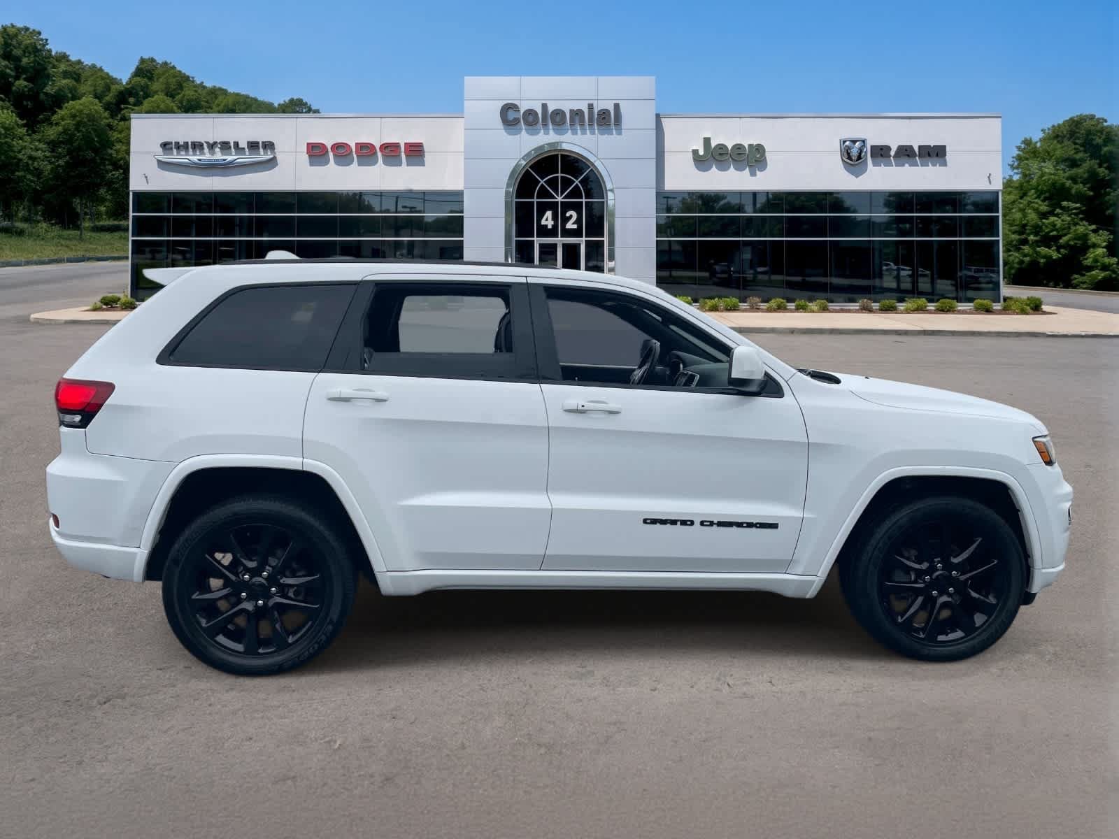 Used 2018 Jeep Grand Cherokee Altitude AWD/4WD image 9