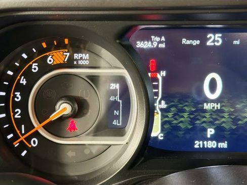 Used 2024 Jeep Wrangler Willys image 13