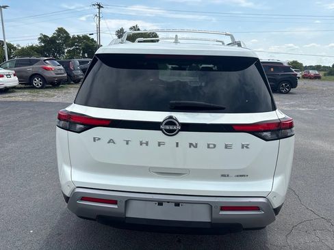 Used 2023 Nissan Pathfinder SL AWD/4WD image 6