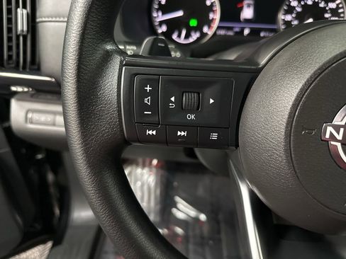 Used 2025 Nissan Pathfinder S AWD/4WD image 15