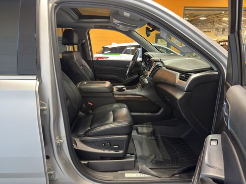 Used 2020 Chevrolet Suburban LT AWD/4WD image 18