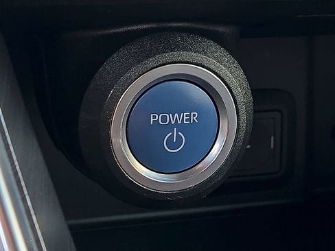 Used 2021 Toyota Venza XLE AWD/4WD image 16