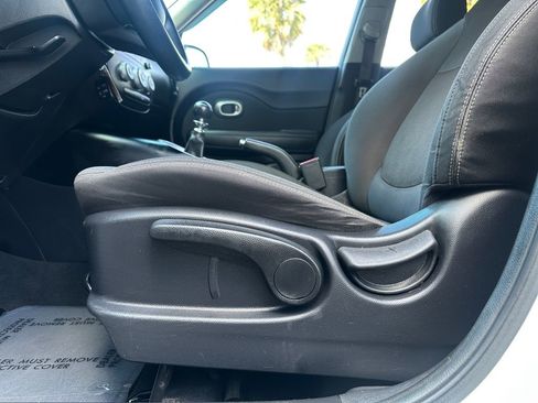 Used 2016 Kia Soul Base image 36