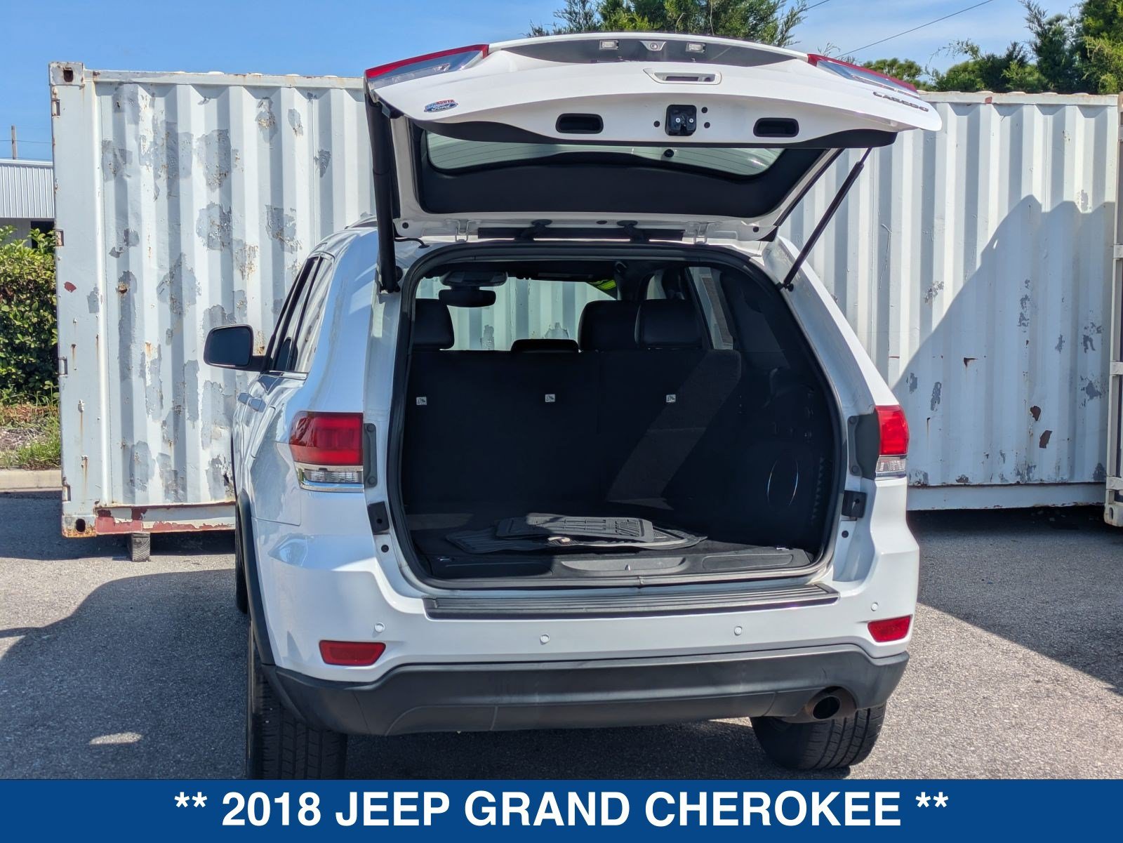 Used 2018 Jeep Grand Cherokee Laredo RWD image 14