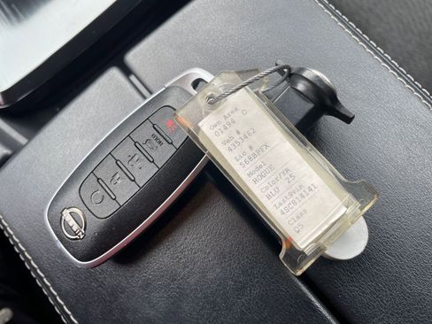 Used 2025 Nissan Rogue SV image 21