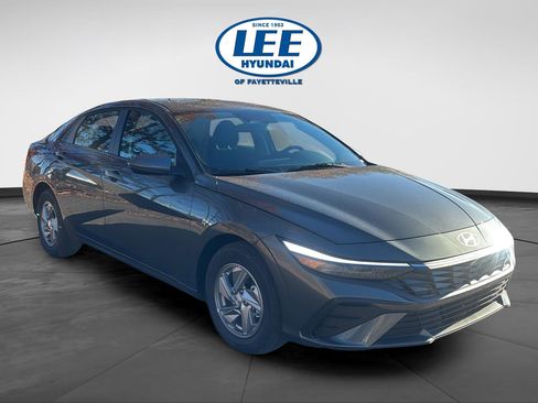 Certified 2026 Hyundai Elantra SE FWD image 1