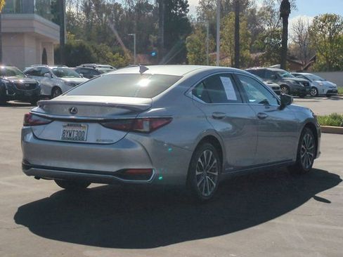 Used 2022 Lexus ES 300h w/ Accessory Package image 5