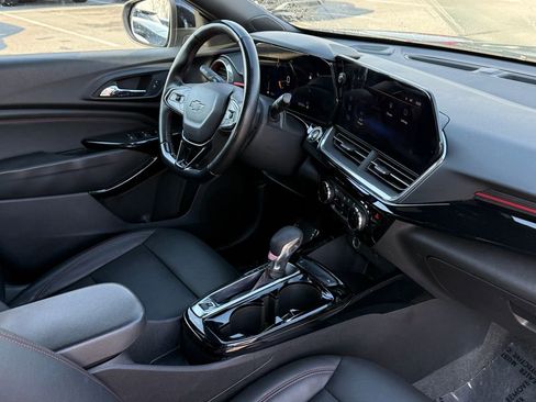 Used 2024 Chevrolet Trax RS w/ Driver Confidence Package image 8