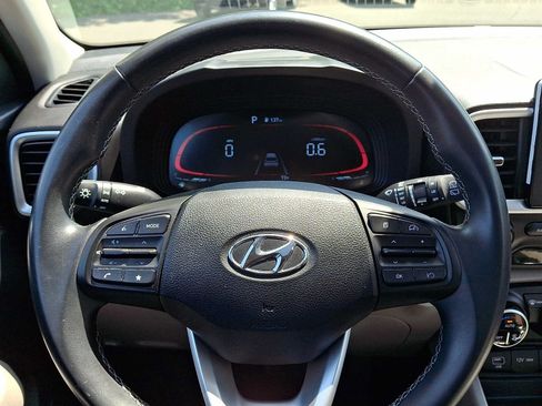 Used 2024 Hyundai Venue SEL FWD image 20