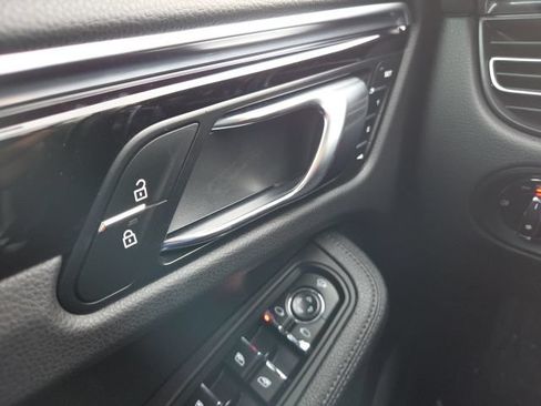 Used 2024 Porsche Macan AWD/4WD image 35